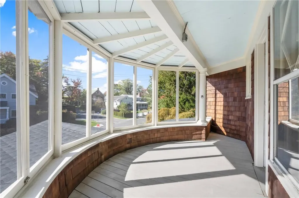 71 Beach Avenue Larchmont NY 10538