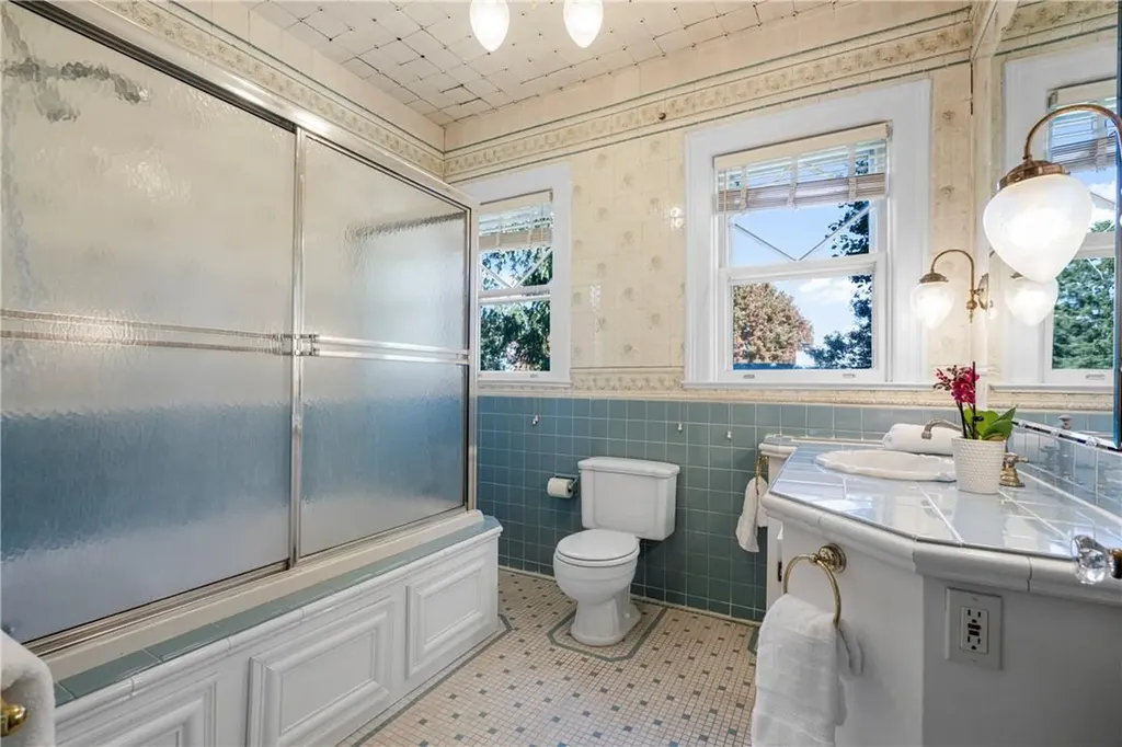 71 Beach Avenue Larchmont NY 10538