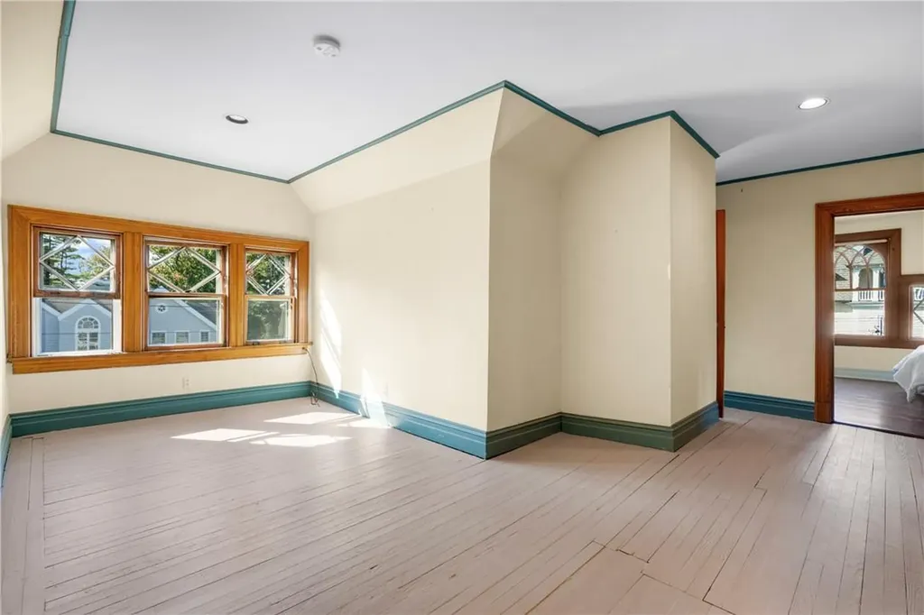 71 Beach Avenue Larchmont NY 10538