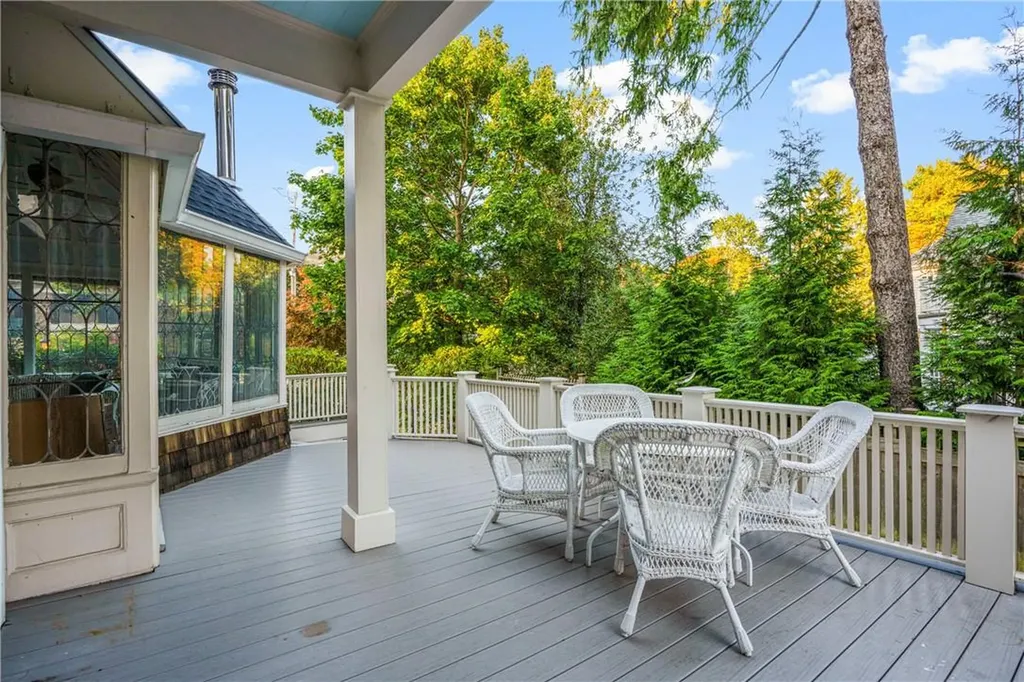 71 Beach Avenue Larchmont NY 10538