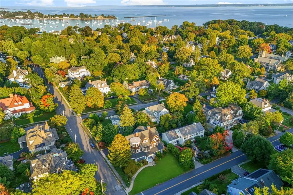 71 Beach Avenue Larchmont NY 10538