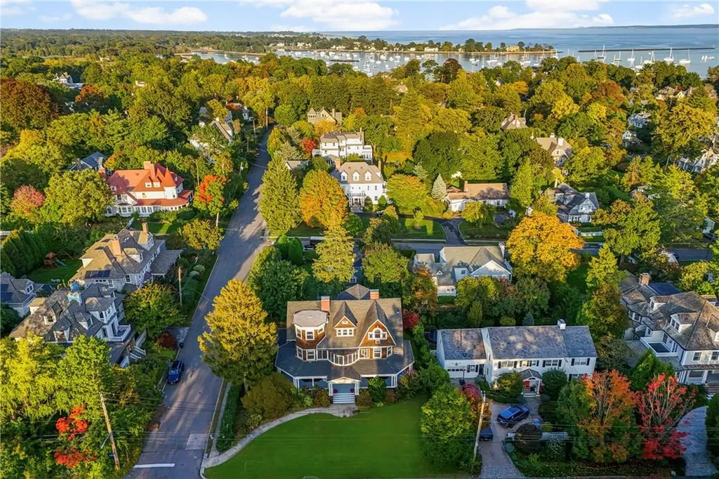 71 Beach Avenue Larchmont NY 10538
