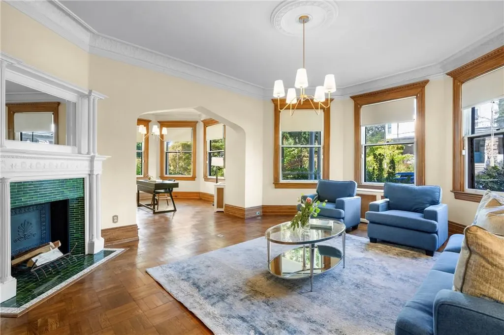 71 Beach Avenue Larchmont NY 10538
