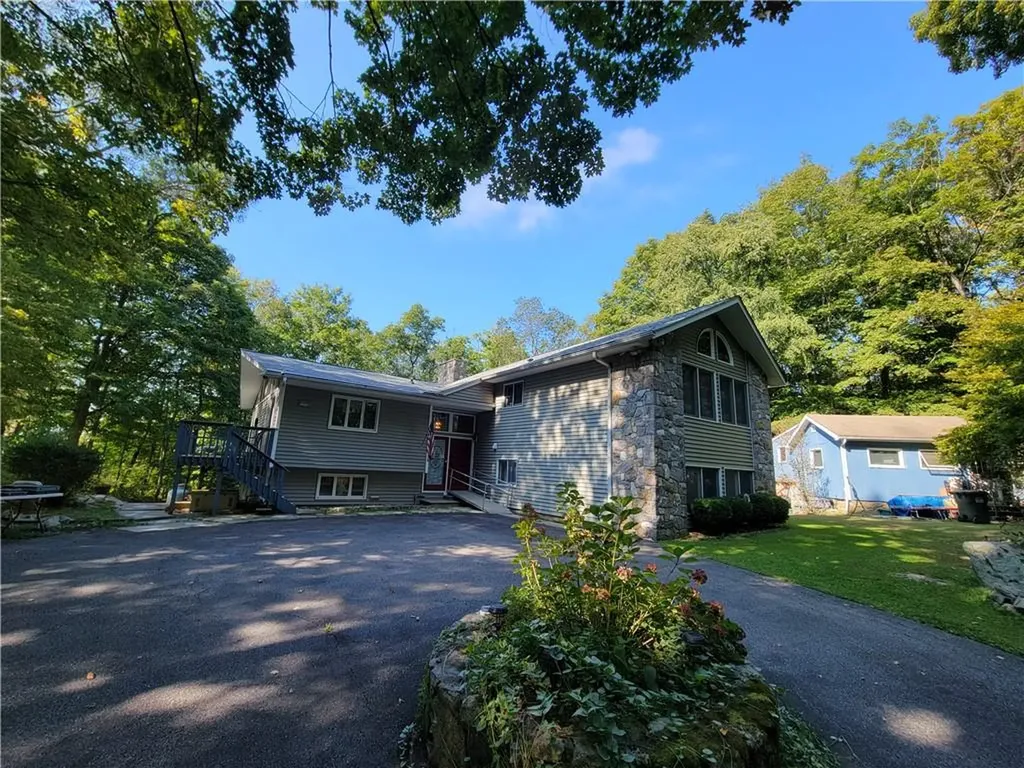 25 Barrett Hill Road Mahopac NY 10541