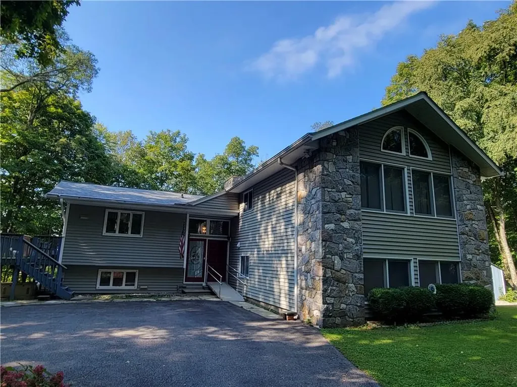 25 Barrett Hill Road Mahopac NY 10541