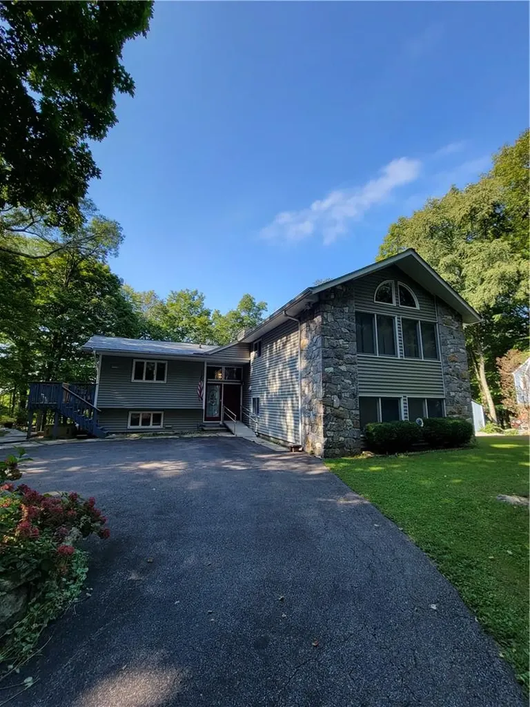 25 Barrett Hill Road Mahopac NY 10541