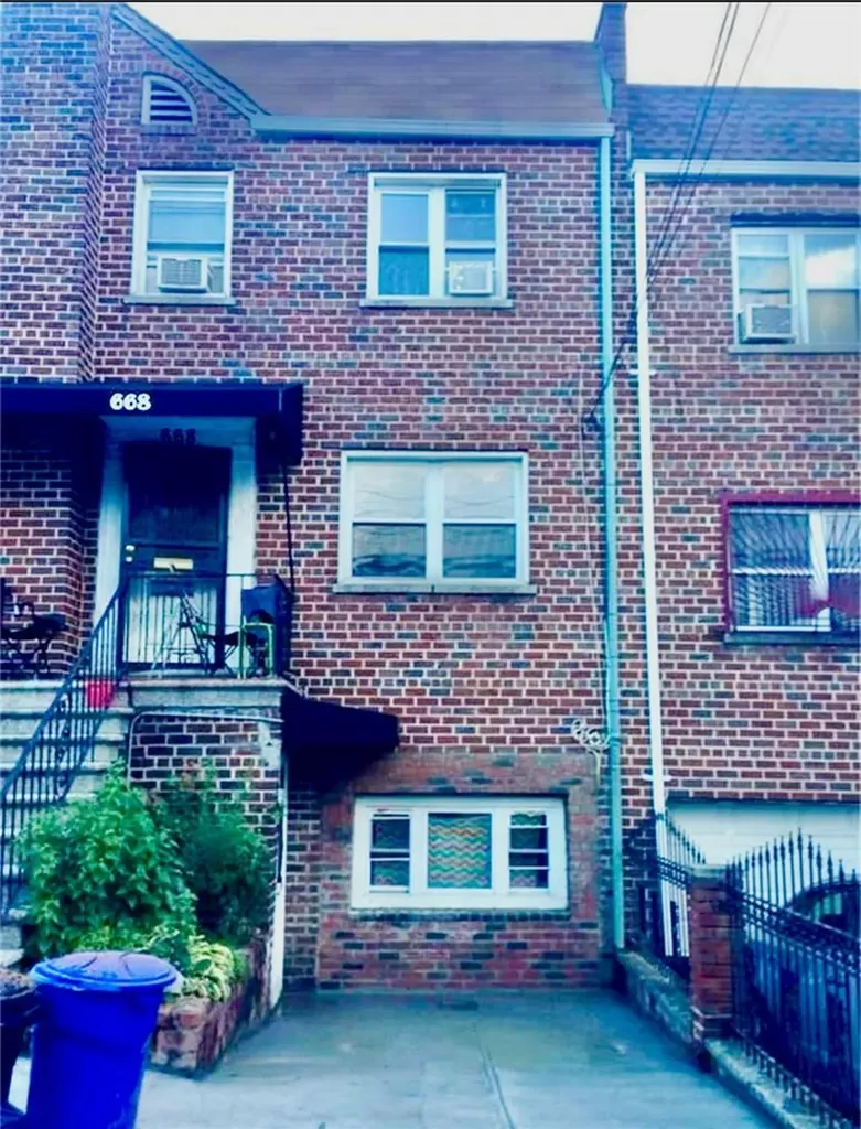 668 E 236th Street Bronx NY 10466