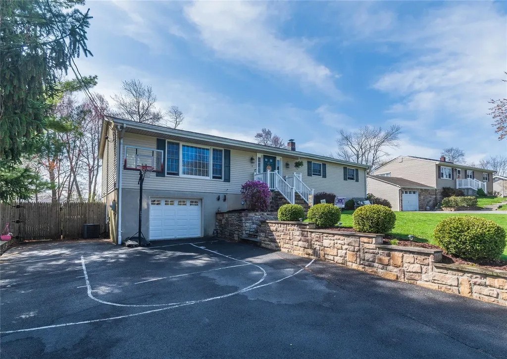 13 Tulip Lane Monroe NY 10950