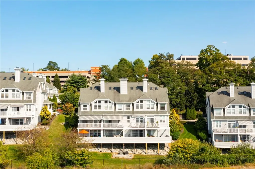 130 Hudson Pointe Drive Poughkeepsie NY 12601