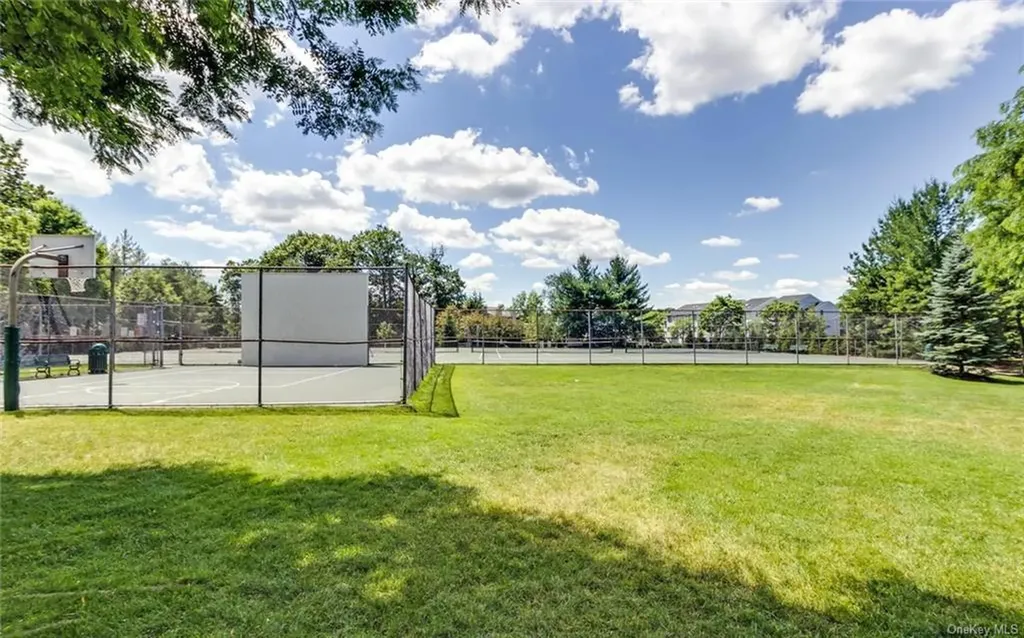 13 Nottingham Court Nanuet NY 10954