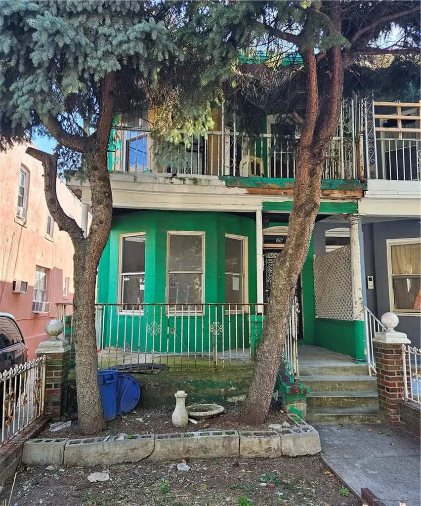 39 E 52nd Street Brooklyn NY 11203