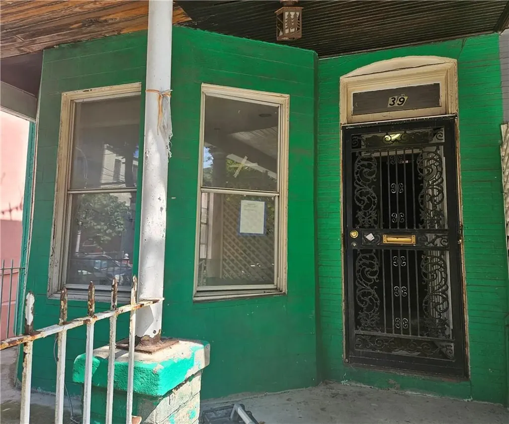 39 E 52nd Street Brooklyn NY 11203