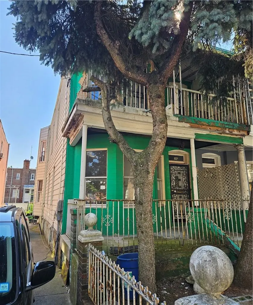 39 E 52nd Street Brooklyn NY 11203
