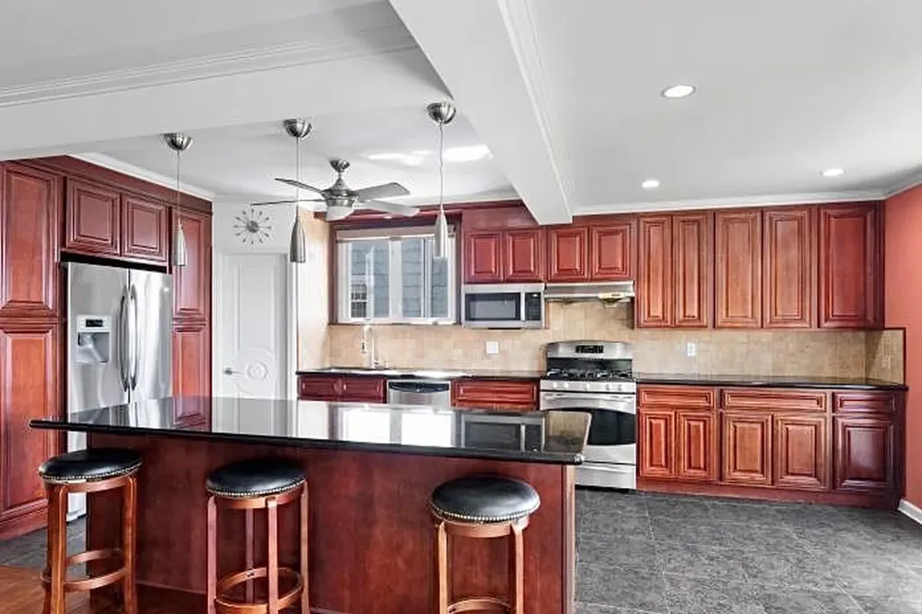 67 Holls Terrace W Yonkers NY 10701