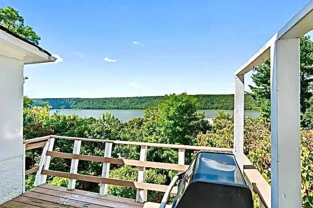 67 Holls Terrace W Yonkers NY 10701