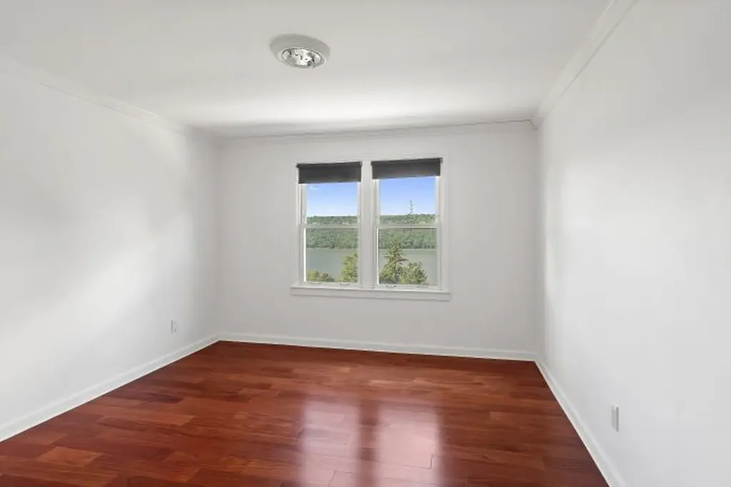67 Holls Terrace W Yonkers NY 10701