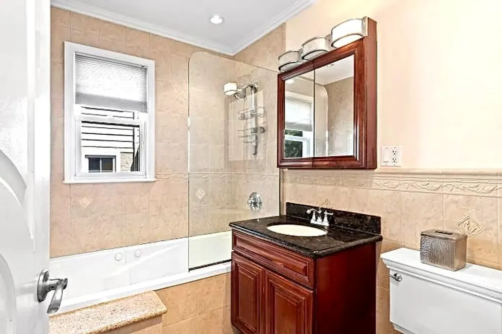 67 Holls Terrace W Yonkers NY 10701