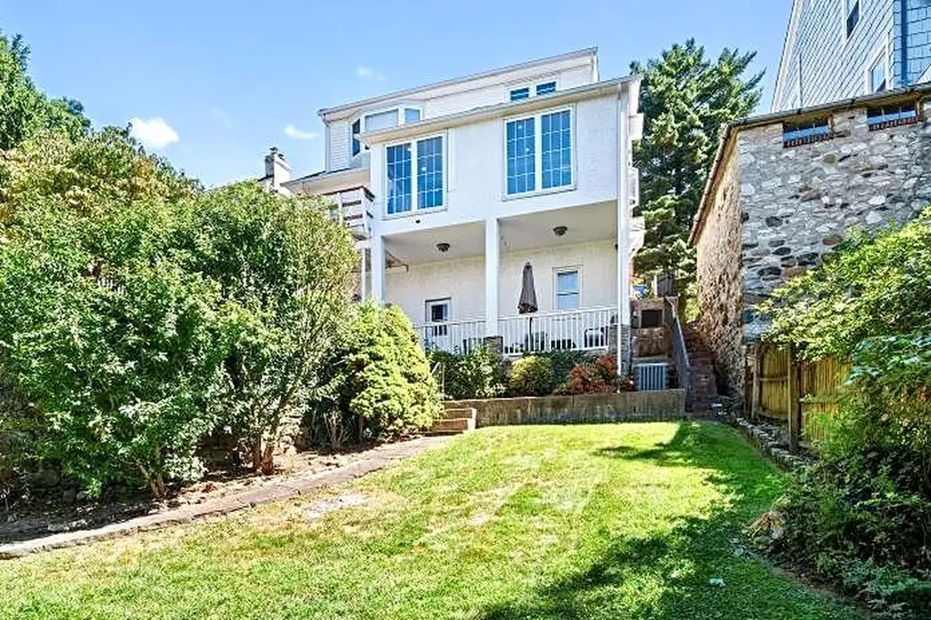 67 Holls Terrace W Yonkers NY 10701