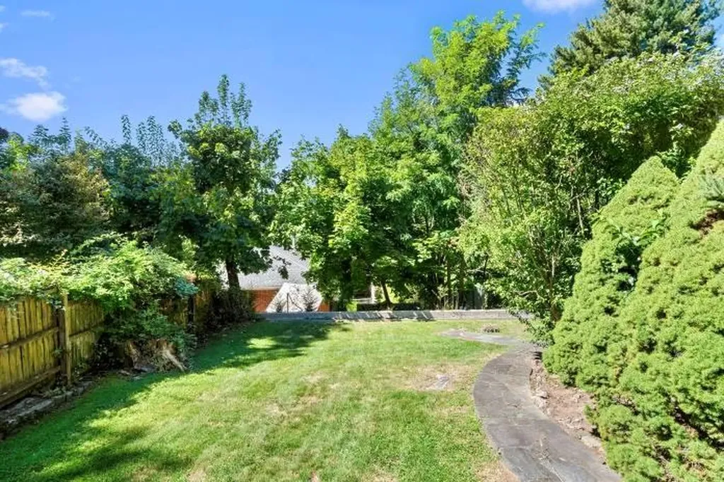 67 Holls Terrace W Yonkers NY 10701