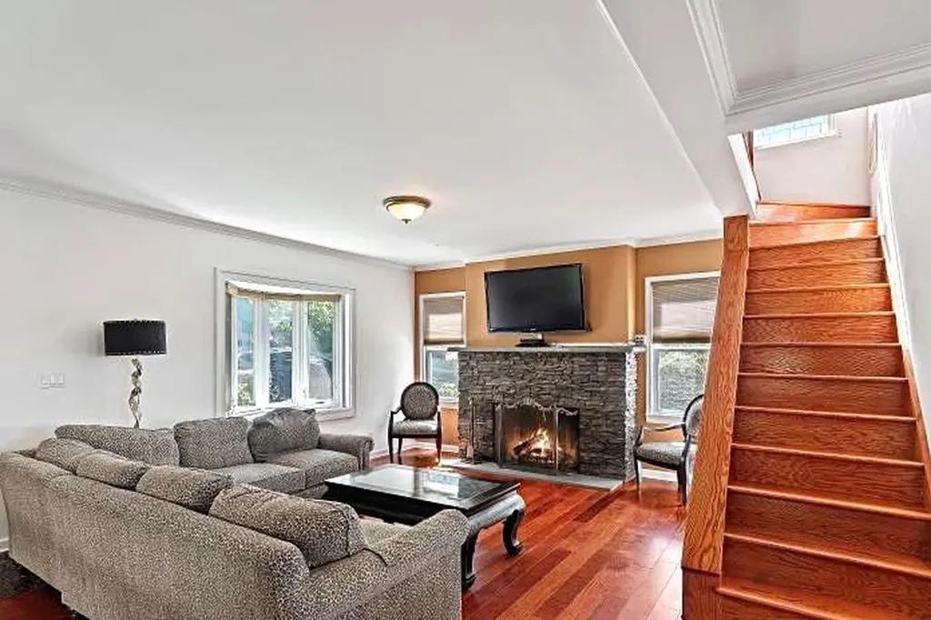 67 Holls Terrace W Yonkers NY 10701