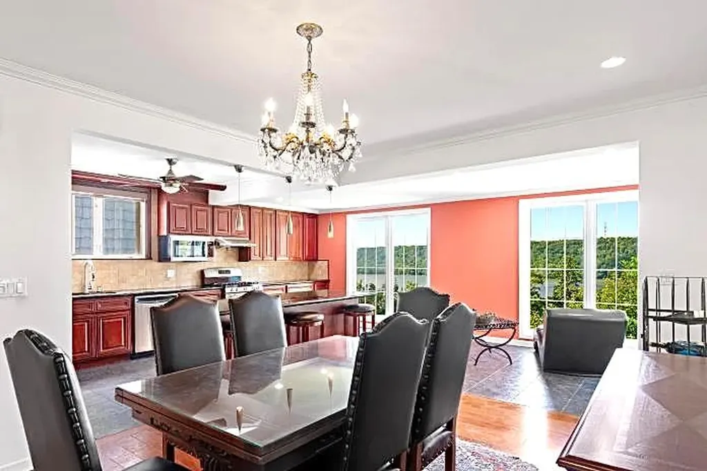67 Holls Terrace W Yonkers NY 10701