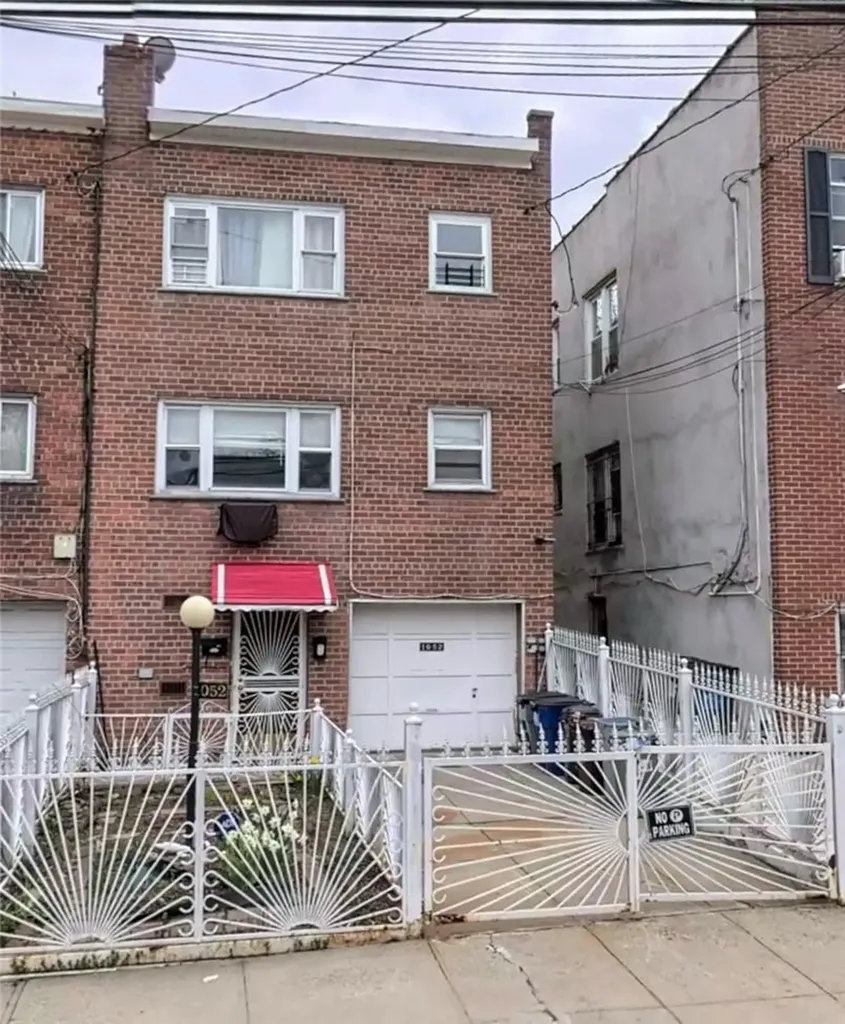 1052 E 228th Street Bronx NY 10466