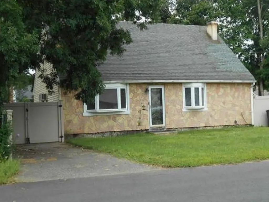 31 Bliss Street West Babylon NY 11704