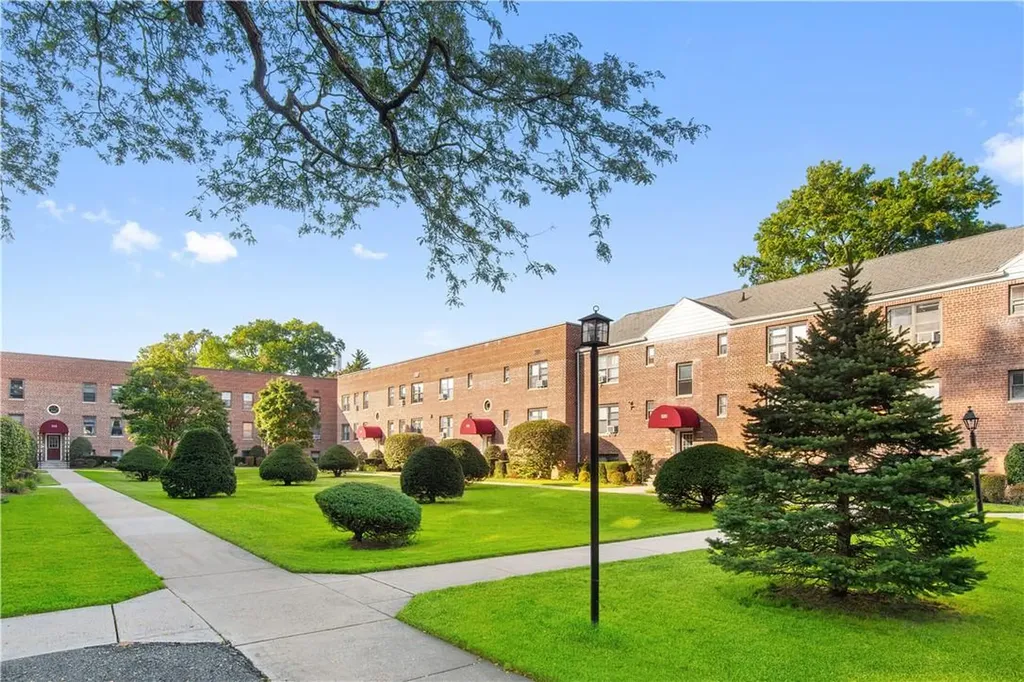 320 Richbell Road Mamaroneck NY 10543