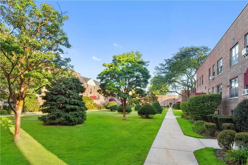 320 Richbell Road Mamaroneck NY 10543