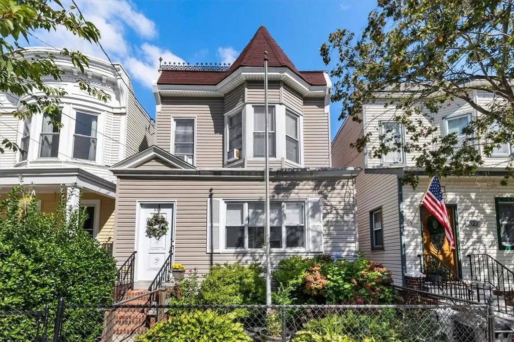 325 E 239th Street Bronx NY 10470