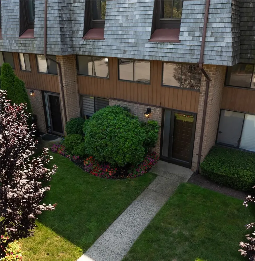 17 The Hamlet Pelham NY 10803