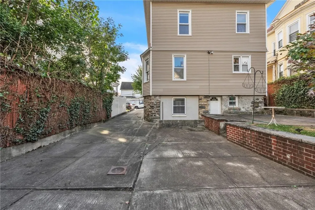 33 Vernon Place Yonkers NY 10704