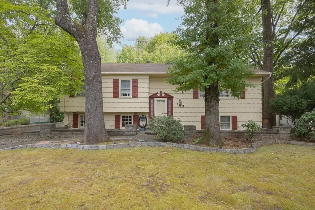 180 Schweizer Lane Bardonia NY 10954