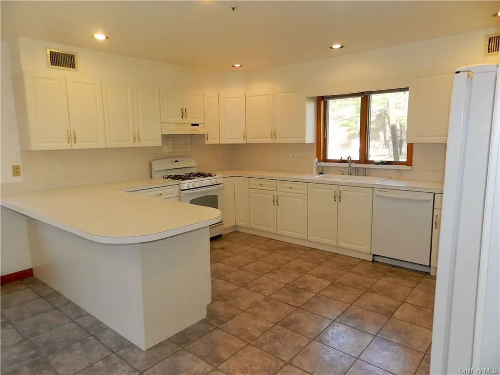 33 Gainsborg Avenue E West Harrison NY 10604