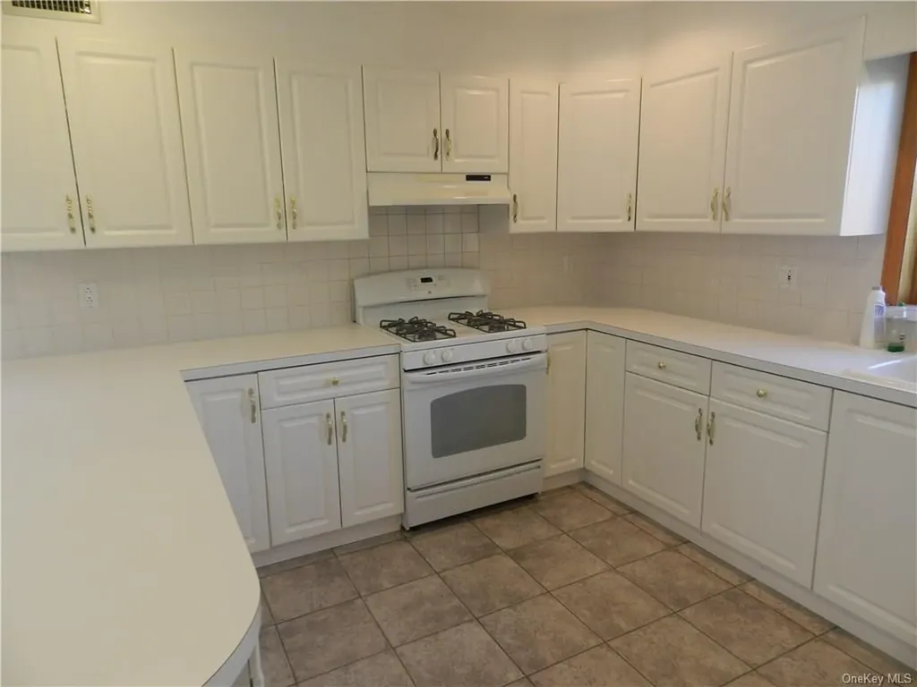 33 Gainsborg Avenue E West Harrison NY 10604