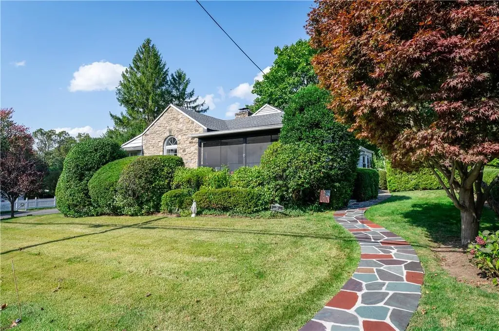 24 Aberfoyle Road New Rochelle NY 10804