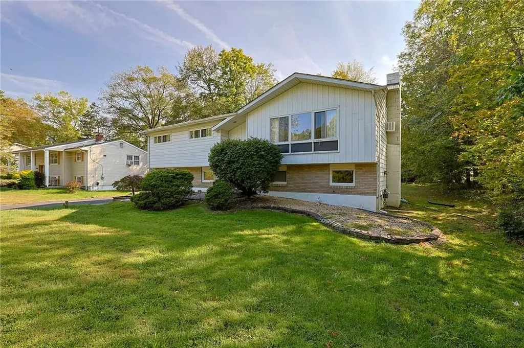 17 Panessa Drive Poughkeepsie NY 12603