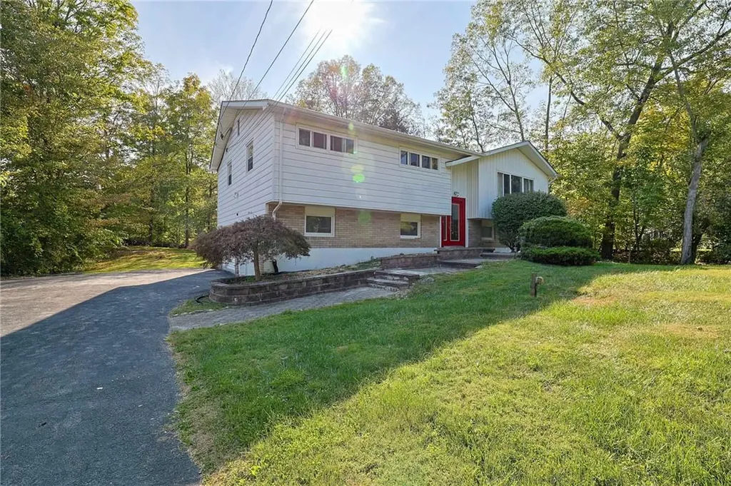 17 Panessa Drive Poughkeepsie NY 12603