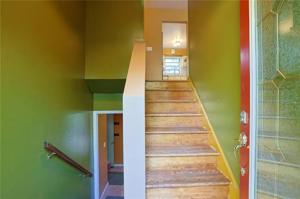 17 Panessa Drive Poughkeepsie NY 12603