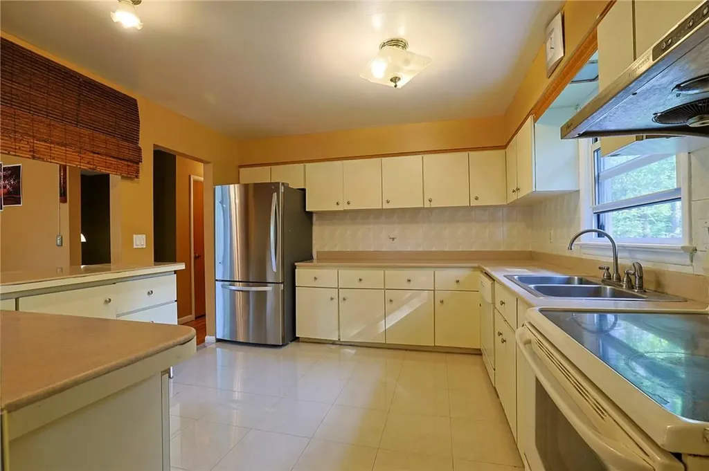 17 Panessa Drive Poughkeepsie NY 12603