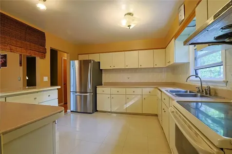 17 Panessa Drive Poughkeepsie NY 12603