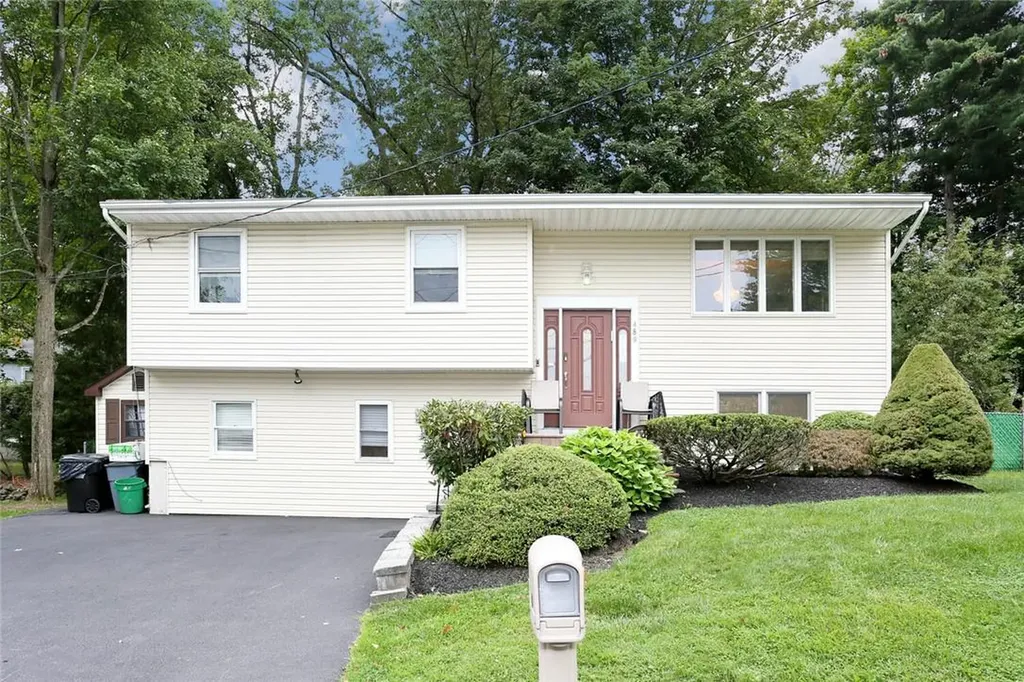 489 Viola Road Spring Valley NY 10977