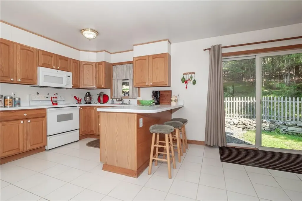 588 Quaker Lane Hyde Park NY 12538