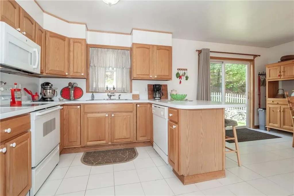 588 Quaker Lane Hyde Park NY 12538