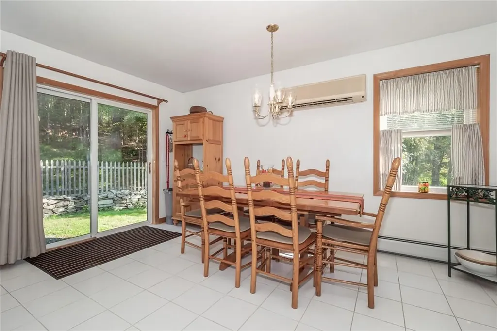 588 Quaker Lane Hyde Park NY 12538