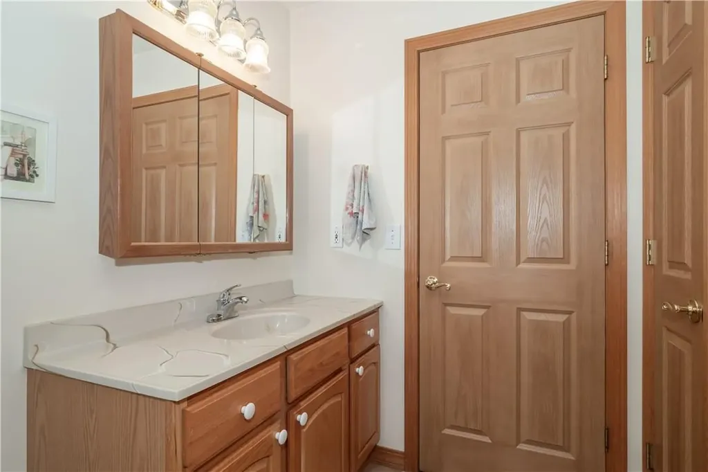 588 Quaker Lane Hyde Park NY 12538
