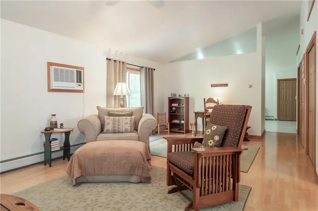 588 Quaker Lane Hyde Park NY 12538