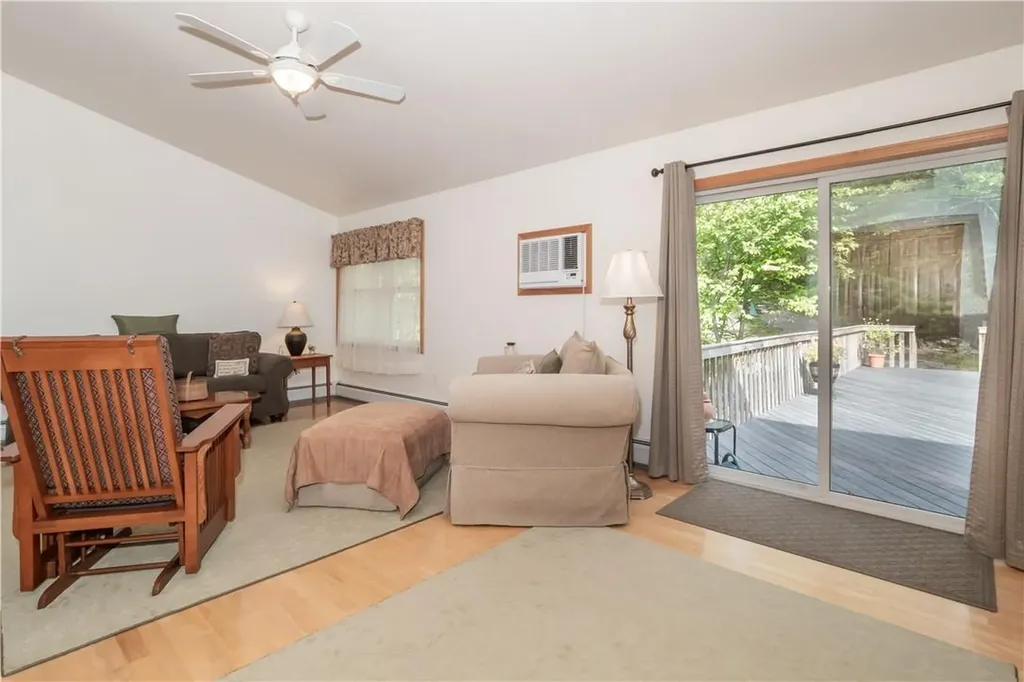 588 Quaker Lane Hyde Park NY 12538
