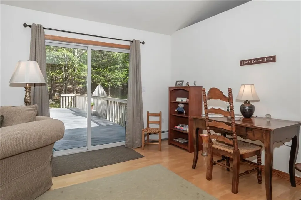 588 Quaker Lane Hyde Park NY 12538