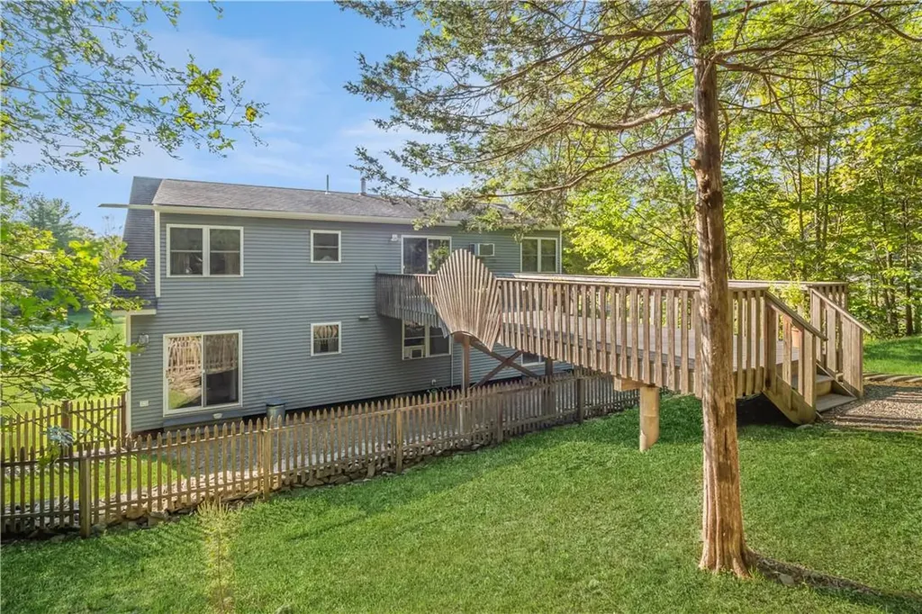 588 Quaker Lane Hyde Park NY 12538